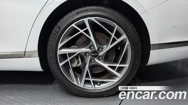 Genesis G90 2022 — ფოტო 1/31