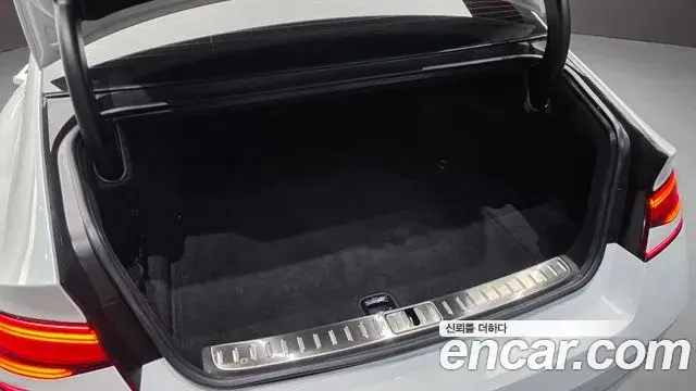 Genesis G90 2022 — ფოტო 16/31