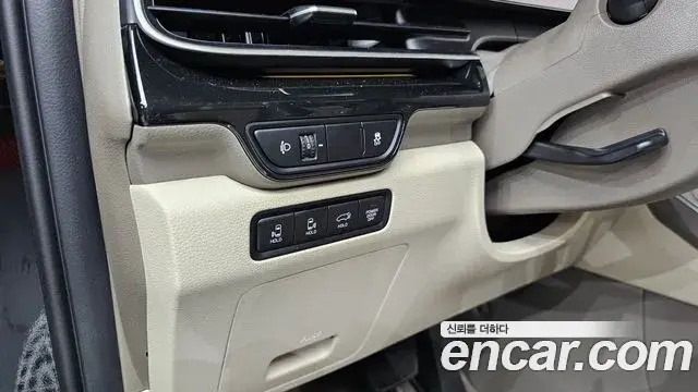 Kia Carnival 2024 — Photo 2/37