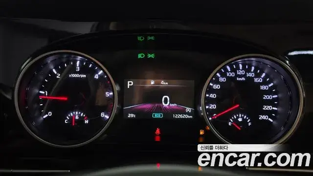 Kia Carnival 2022 — Photo 8/20