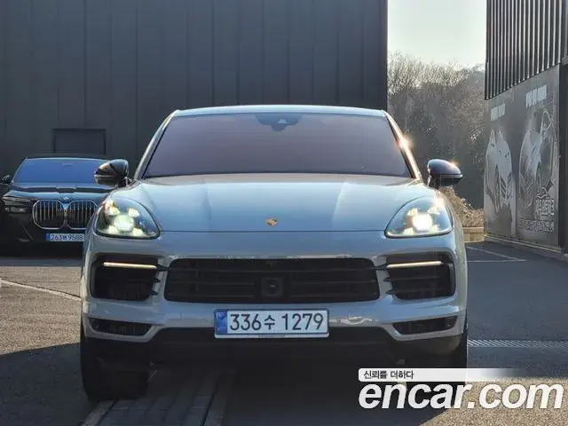 Porsche Cayenne 2022 — ფოტო 5/20