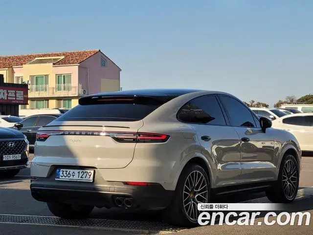 Porsche Cayenne 2022 — ფოტო 8/20