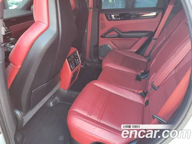 Porsche Cayenne 2022 — ფოტო 14/20
