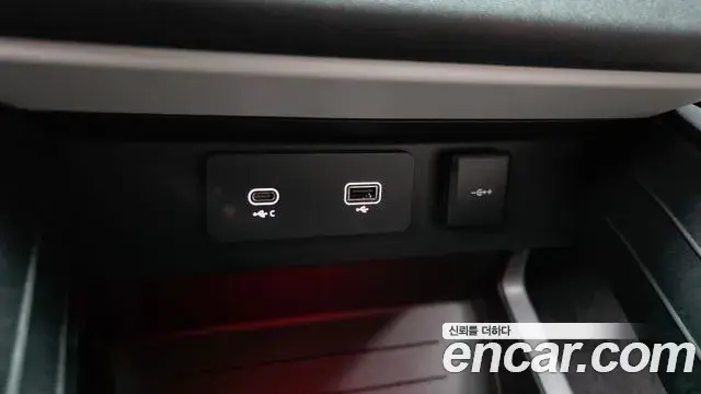 Land Rover Defender 2021 — Photo 19/40