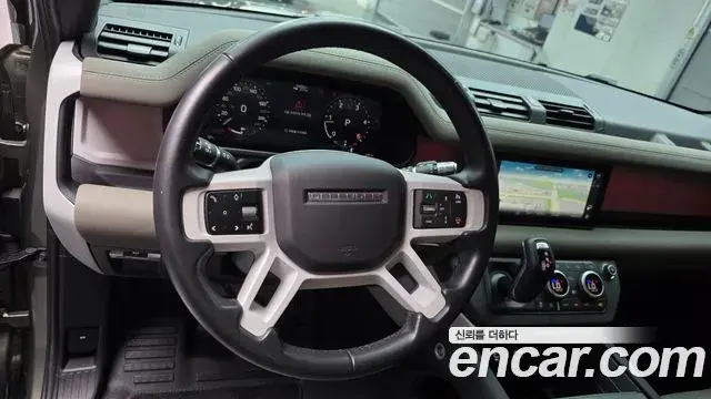 Land Rover Defender 2021 — Photo 38/40