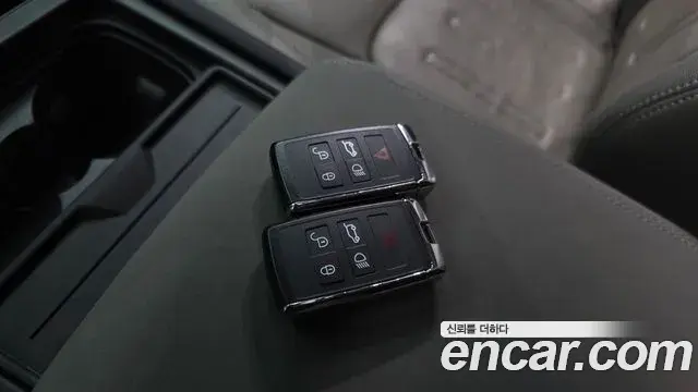 Land Rover Defender 2021 — Photo 5/40