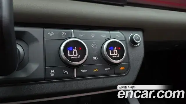 Land Rover Defender 2021 — Photo 14/40