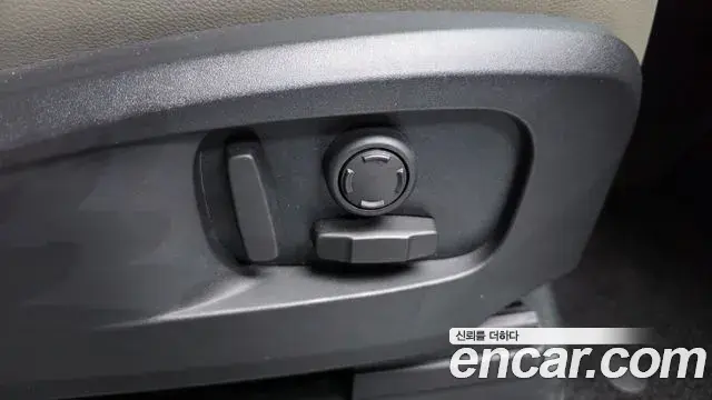 Land Rover Defender 2021 — Photo 28/40
