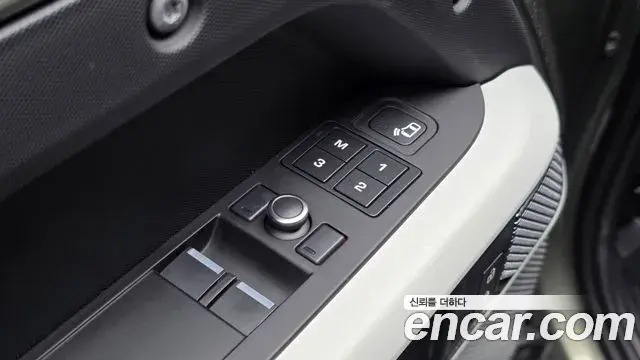 Land Rover Defender 2021 — Photo 7/40