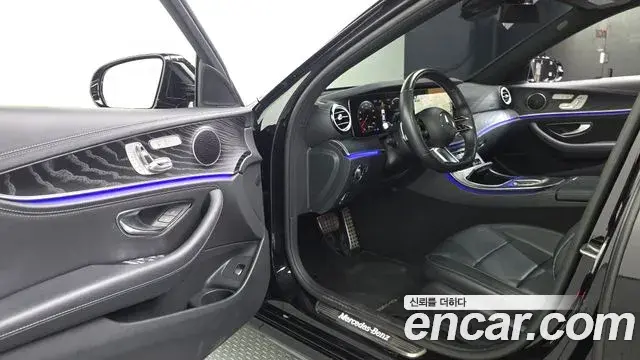 Mercedes-Benz E-Class 2021 — Фото 10/20