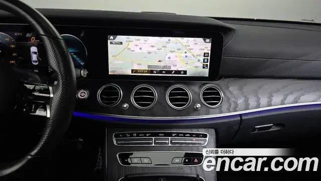 Mercedes-Benz E-Class 2021 — Фото 14/20