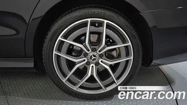Mercedes-Benz E-Class 2021 — Şəkil 32/33