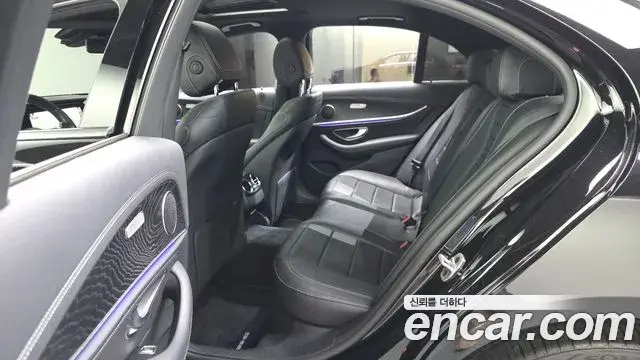 Mercedes-Benz E-Class 2021 — Şəkil 27/33