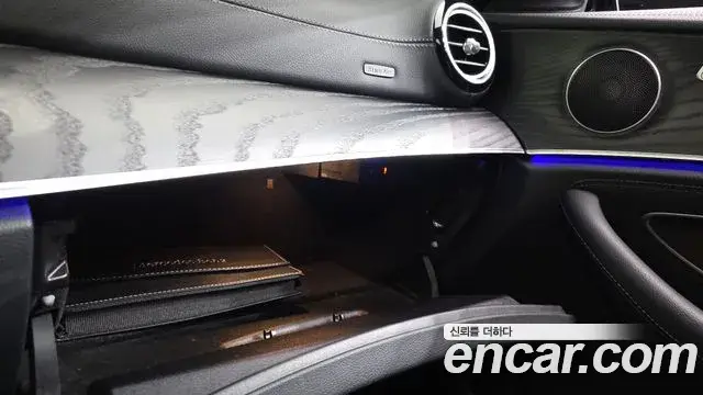 Mercedes-Benz E-Class 2021 — Şəkil 8/33