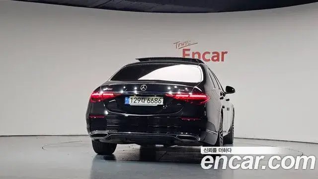 Mercedes-Benz S-Class 2023 — Photo 16/37