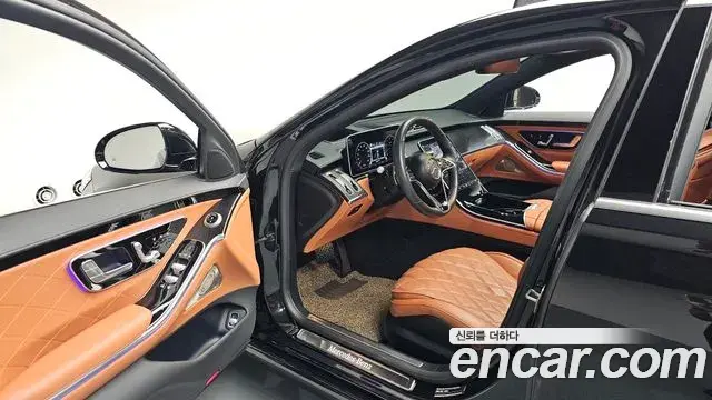 Mercedes-Benz S-Class 2023 — Photo 36/37