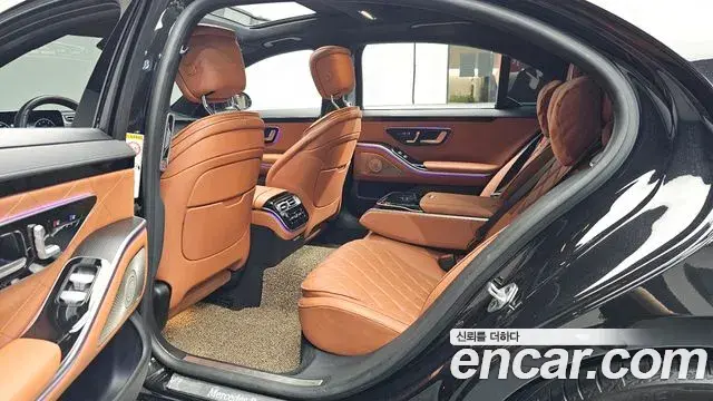 Mercedes-Benz S-Class 2023 — Photo 14/37