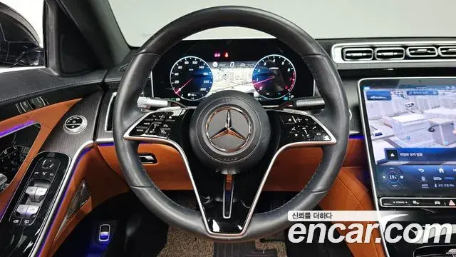 Mercedes-Benz S-Class 2023 — Photo 12/37