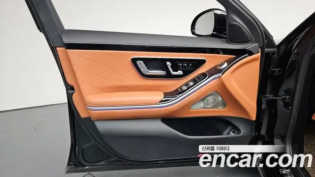 Mercedes-Benz S-Class 2023 — Photo 10/37