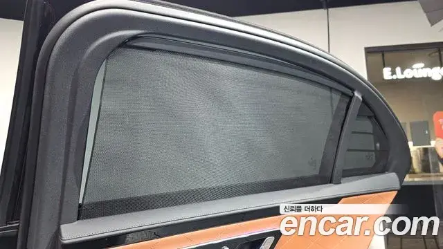 Mercedes-Benz S-Class 2023 — Photo 13/37