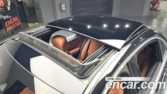 Mercedes-Benz S-Class 2023 — Photo 27/37