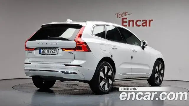 Volvo XC60 2024 — Photo 18/40