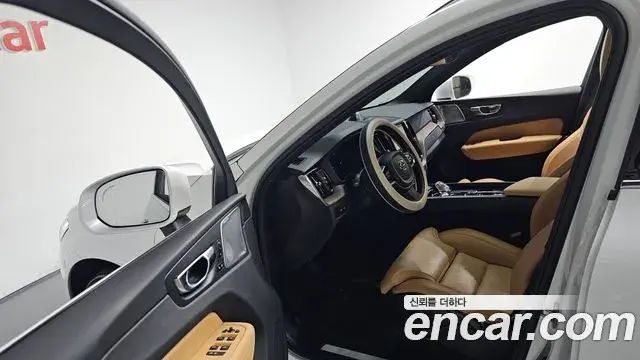 Volvo XC60 2024 — Photo 13/40