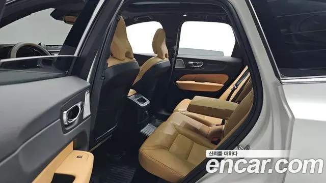Volvo XC60 2024 — Photo 11/40