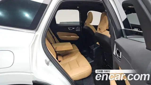 Volvo XC60 2024 — Photo 32/40