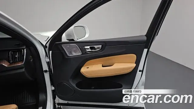 Volvo XC60 2024 — Photo 21/40