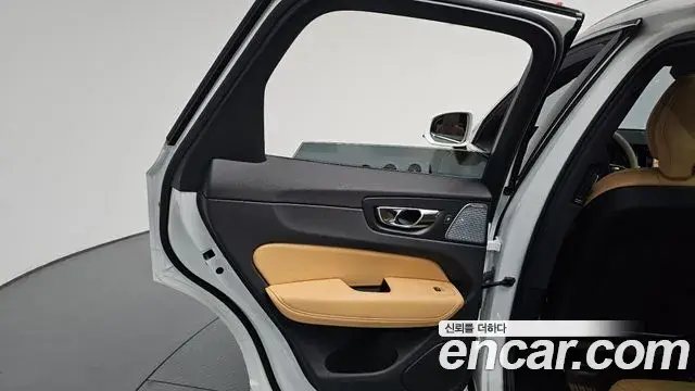 Volvo XC60 2024 — Photo 16/40