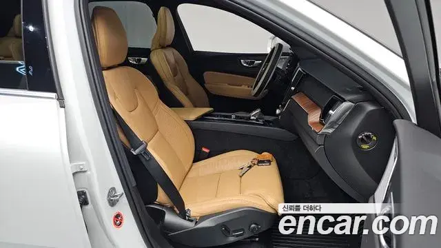 Volvo XC60 2024 — Photo 4/40