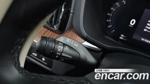 Volvo XC60 2024 — Photo 34/40