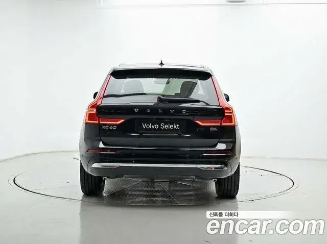 Volvo XC60 2023 — Фото 3/20