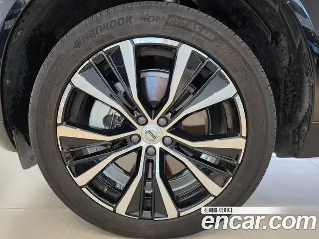 Volvo XC60 2023 — Фото 4/20