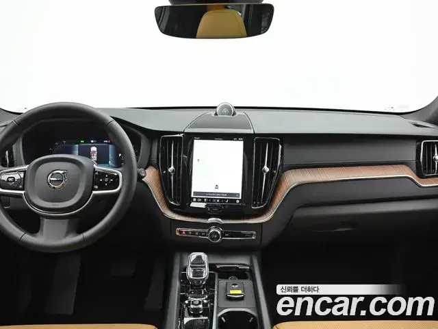 Volvo XC60 2023 — Фото 6/20