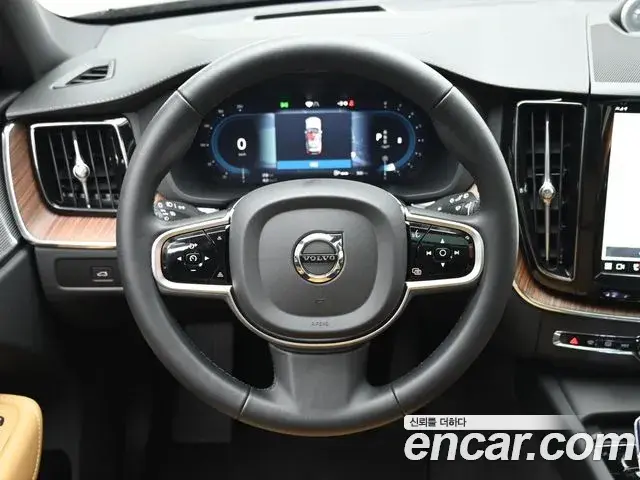 Volvo XC60 2023 — Фото 13/20