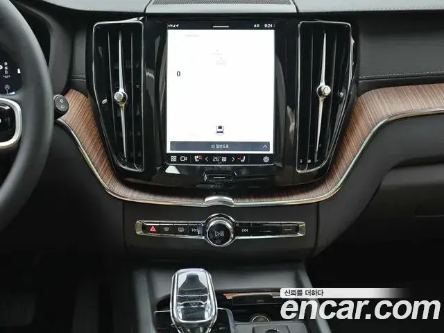 Volvo XC60 2023 — Фото 14/20