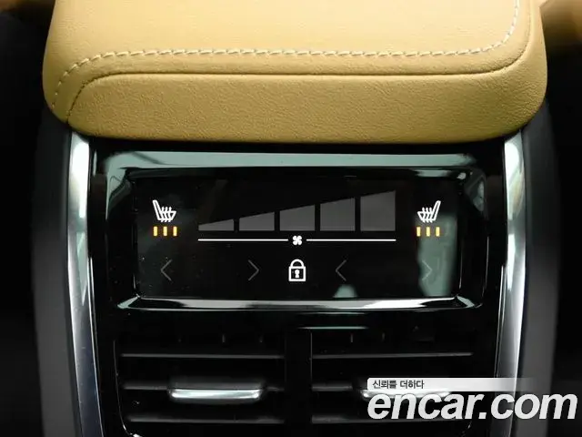 Volvo XC60 2023 — Фото 16/20