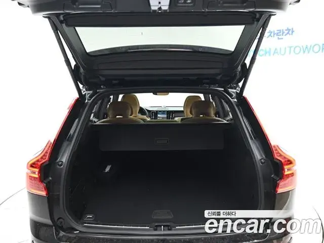 Volvo XC60 2023 — Фото 20/20