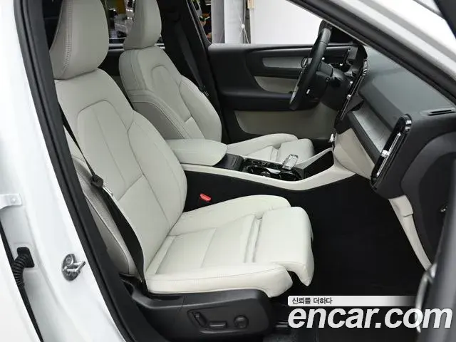 Volvo XC40 2026 — Şəkil 1/20