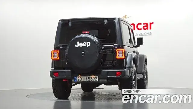 Jeep Wrangler 2020 — ფოტო 18/30