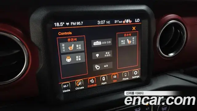 Jeep Wrangler 2020 — ფოტო 23/30