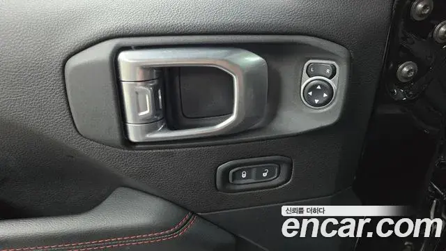 Jeep Wrangler 2020 — ფოტო 14/30