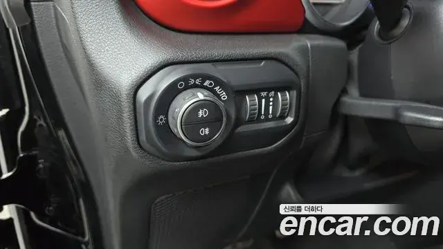 Jeep Wrangler 2020 — ფოტო 13/30