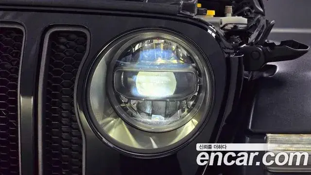 Jeep Wrangler 2020 — ფოტო 10/30