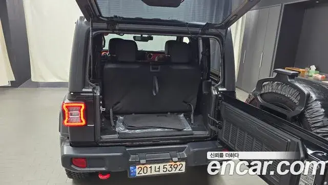 Jeep Wrangler 2020 — ფოტო 9/30