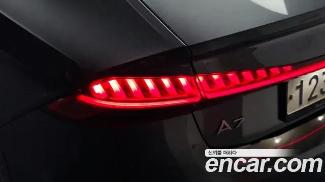 Audi A7 2020 — Şəkil 12/33