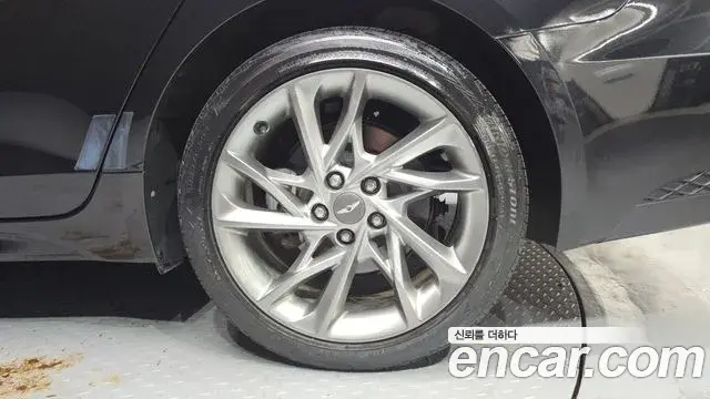 Genesis G70 2020 — Photo 12/31