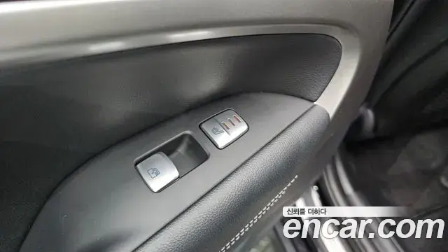 Genesis G70 2020 — Photo 18/31